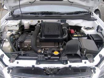 2004 Mitsubishi Airtrek Images