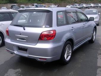 2004 Mitsubishi Airtrek Pics
