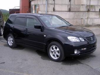2004 Mitsubishi Airtrek Pictures