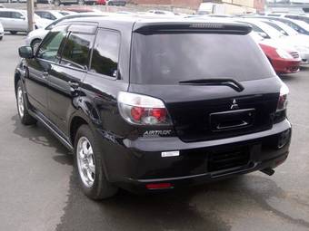 2004 Mitsubishi Airtrek Pictures