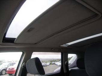 2004 Mitsubishi Airtrek Pictures