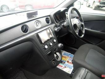 2004 Mitsubishi Airtrek Photos