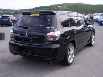 2004 Mitsubishi Airtrek Photos