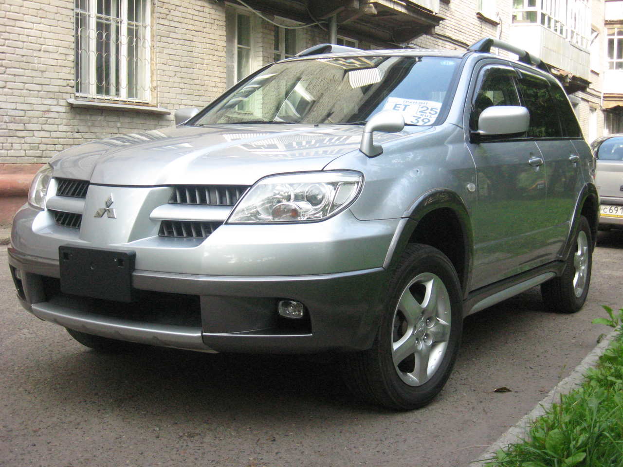 2004 Mitsubishi Airtrek