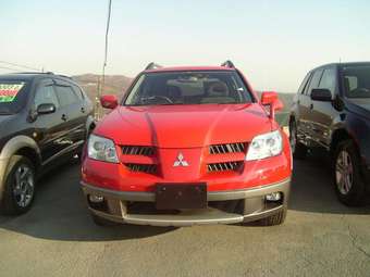 2005 Mitsubishi Airtrek Pictures