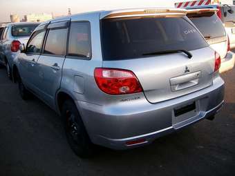 2005 Mitsubishi Airtrek Pictures