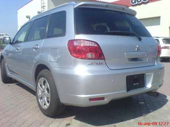 2005 Mitsubishi Airtrek Pictures