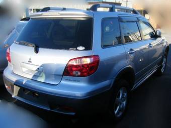 2005 Mitsubishi Airtrek Images