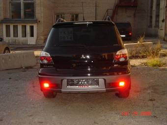 2005 Mitsubishi Airtrek Pictures