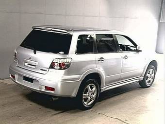 2005 Mitsubishi Airtrek Pictures