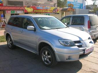 2005 Mitsubishi Airtrek Pictures