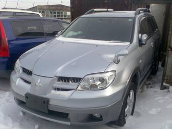 2005 Mitsubishi Airtrek Images