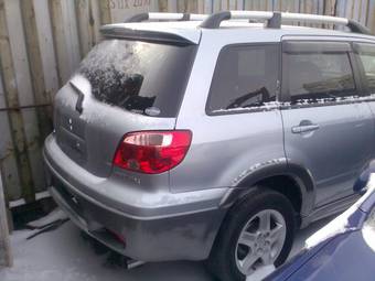 2005 Mitsubishi Airtrek Pics