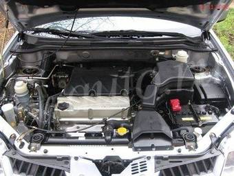 2005 Mitsubishi Airtrek Pictures