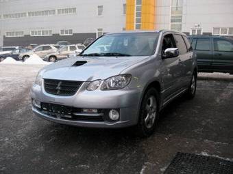 2005 Mitsubishi Airtrek Images