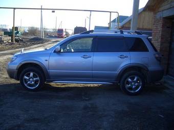 2005 Mitsubishi Airtrek Pictures