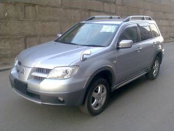 2005 Mitsubishi Airtrek Pictures