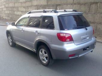 2005 Mitsubishi Airtrek Photos