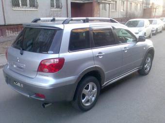 2005 Mitsubishi Airtrek Photos