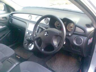 2005 Mitsubishi Airtrek Photos