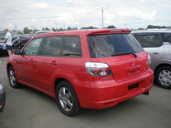 2005 Mitsubishi Airtrek Pics