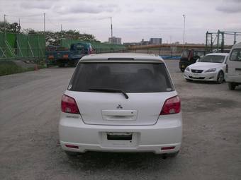 2005 Mitsubishi Airtrek Pictures