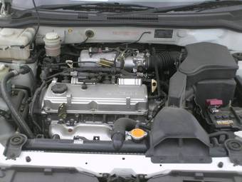 2005 Mitsubishi Airtrek Photos
