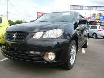 2005 Mitsubishi Airtrek Pictures