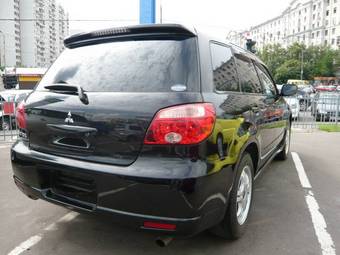 2005 Mitsubishi Airtrek Photos