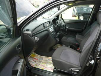 2005 Mitsubishi Airtrek Images