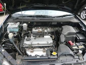 2005 Mitsubishi Airtrek Pictures