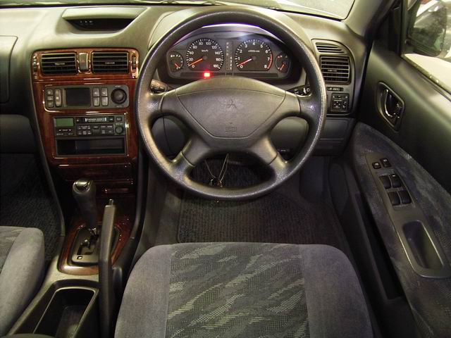 2000 Mitsubishi Aspire Pictures