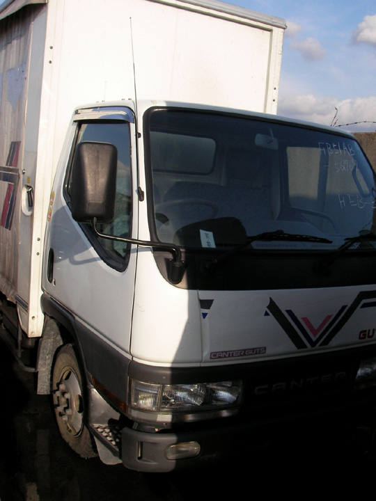 2000 Mitsubishi Fuso Canter Photos