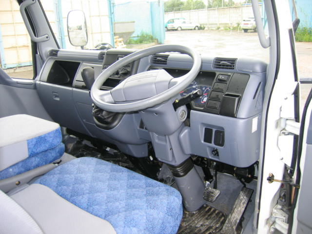 2002 Mitsubishi Fuso Canter Images