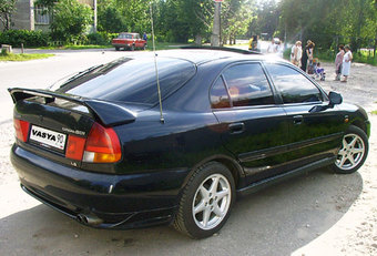 1997 Mitsubishi Carisma Images