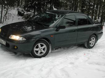 1997 Mitsubishi Carisma Photos