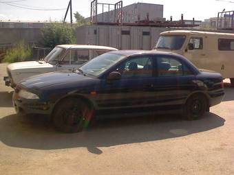 1997 Mitsubishi Carisma Photos