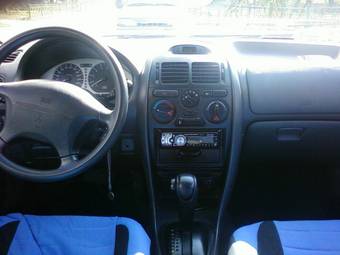 1997 Mitsubishi Carisma Pictures
