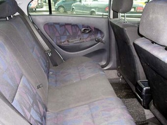 1998 Mitsubishi Carisma Pictures