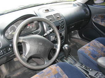 1998 Mitsubishi Carisma Pictures