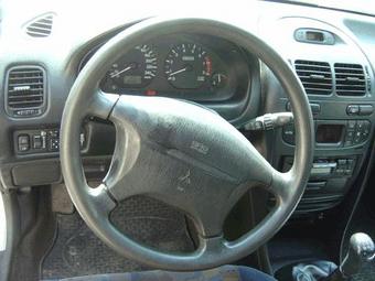 1998 Mitsubishi Carisma Pics