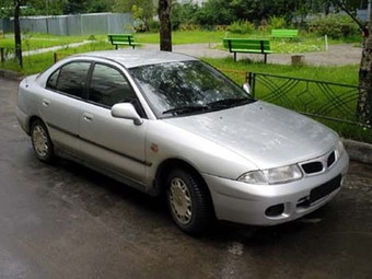 1998 Mitsubishi Carisma Pictures