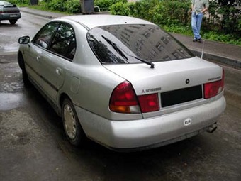 1998 Mitsubishi Carisma Pictures