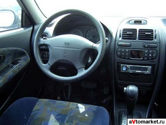 1998 Mitsubishi Carisma Photos