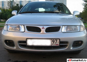 1998 Mitsubishi Carisma Pictures