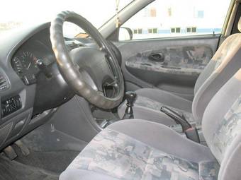 1998 Mitsubishi Carisma Images