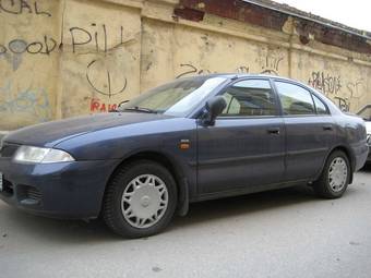 1998 Mitsubishi Carisma Photos