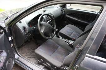 1998 Mitsubishi Carisma Photos
