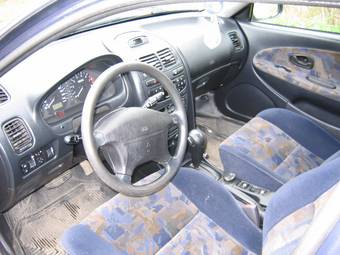 1998 Mitsubishi Carisma Wallpapers