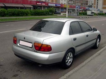 1999 Mitsubishi Carisma Pictures